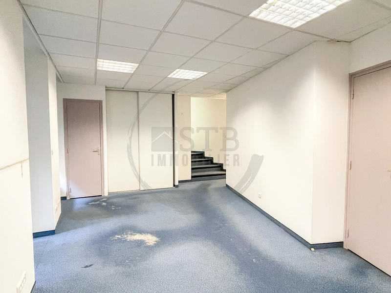 Bureau - 166 m²