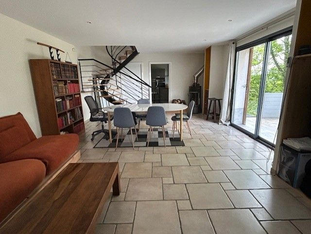 Maison - 250 m² - 7 pièces