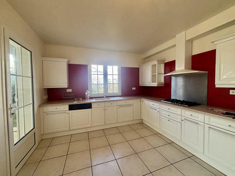 Maison traditionnelle - 264 m² - 8 pièces