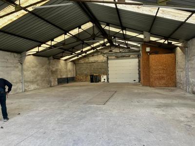 Entrepôt - 300 m²