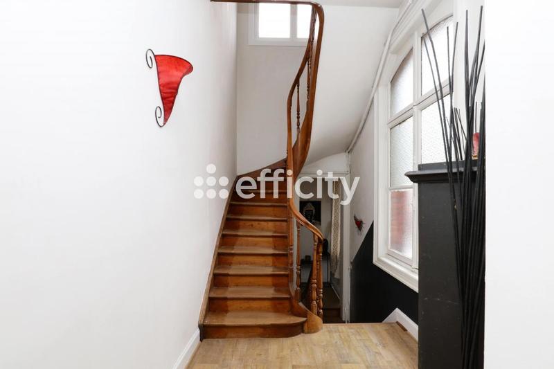 Maison - 248 m² - 10 pièces