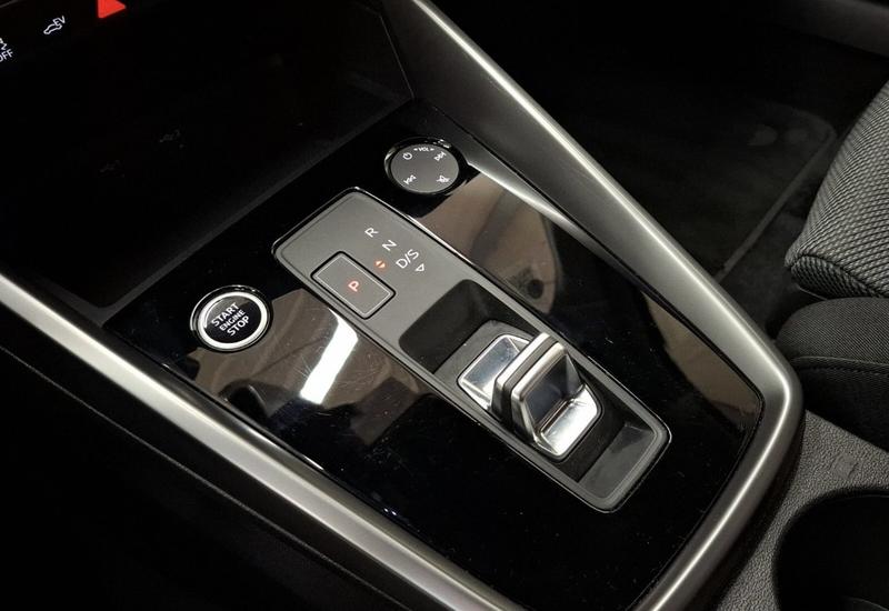 Audi A3 sportback 45 TFSIe 245 Hybride Rechargeable / Apple Carplay Android Auto Caméra 360° Audi Sound System Keyless