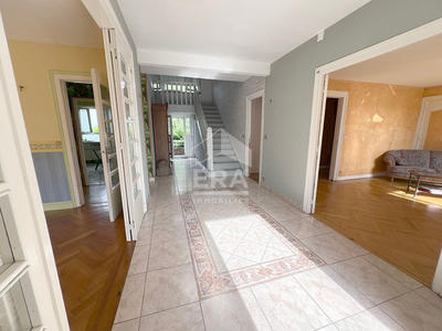 Maison - 216 m² - 9 pièces