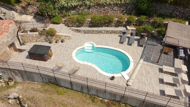 Maison - 180 m² - 9 pièces