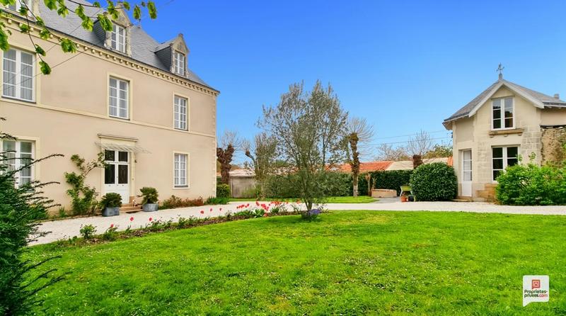 Demeure - 320 m² - 12 pièces