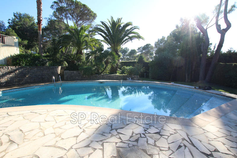 Maison - 250 m² - 8 pièces