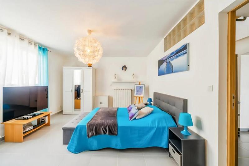 Maison - 300 m² - 8 pièces