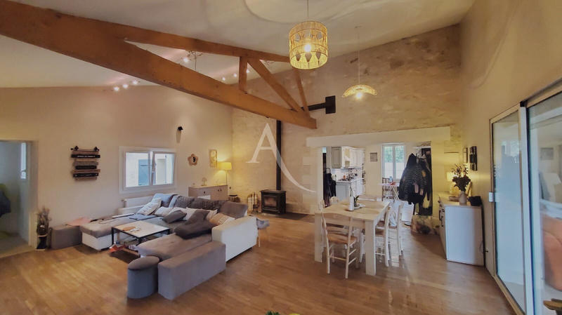 Maison - 161 m² - 8 pièces
