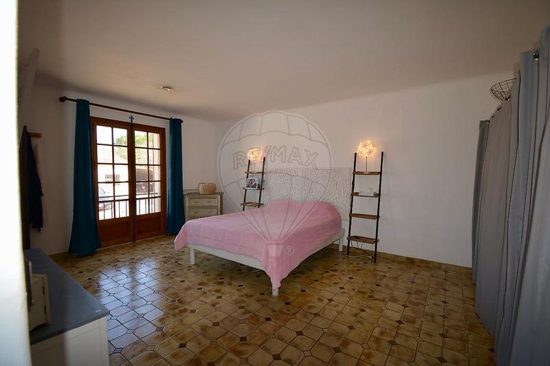 Villa - 250 m² - 6 pièces