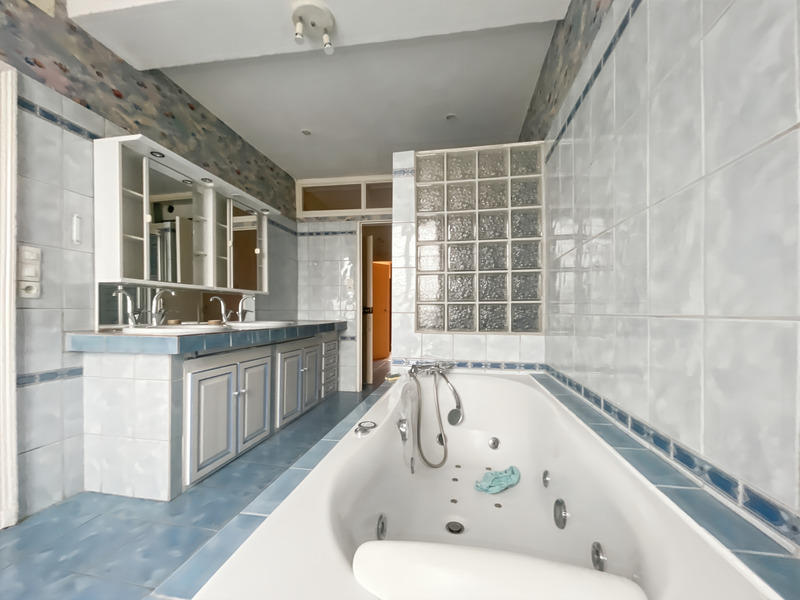 Maison - 217 m² - 8 pièces