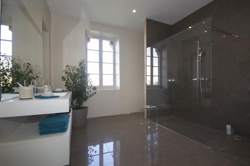 Villa - 244 m² - 9 pièces