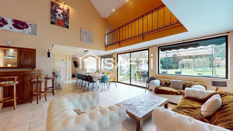 Maison - 367 m² - 16 pièces