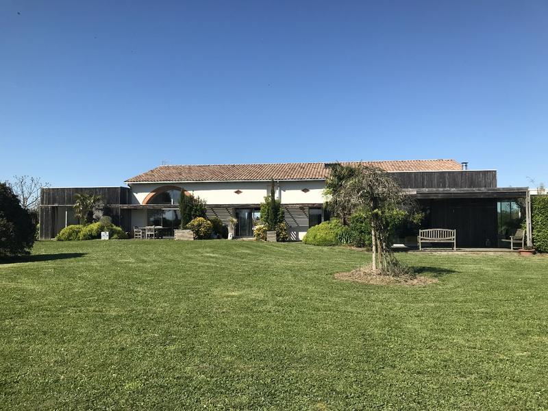 Maison - 391 m² - 9 pièces