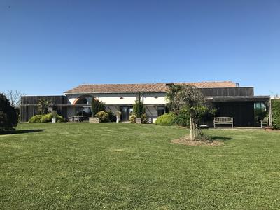 Maison - 391 m² - 9 pièces