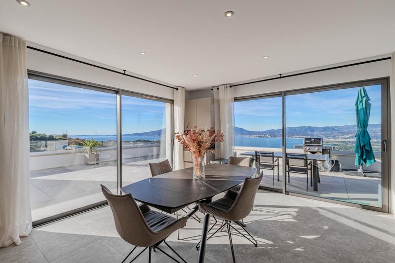 Appartement - 102 m² - 3 pièces