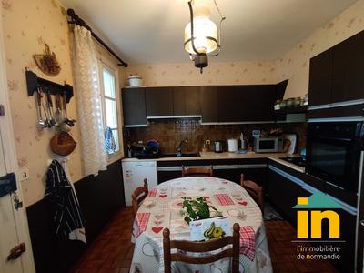 Maison - 180 m² - 9 pièces