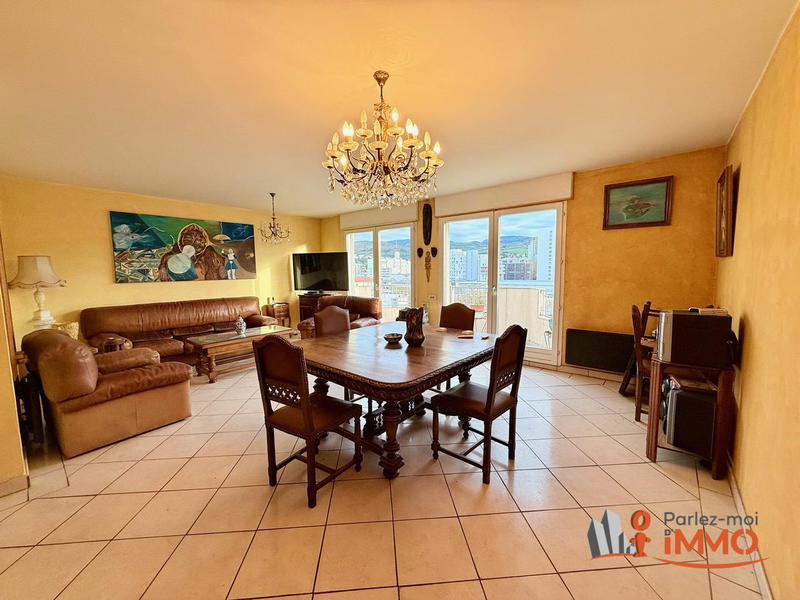 Appartement - 98 m² - 5 pièces