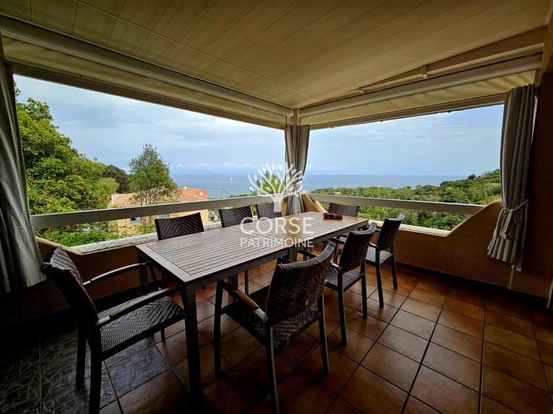 Villa - 242 m² - 9 pièces