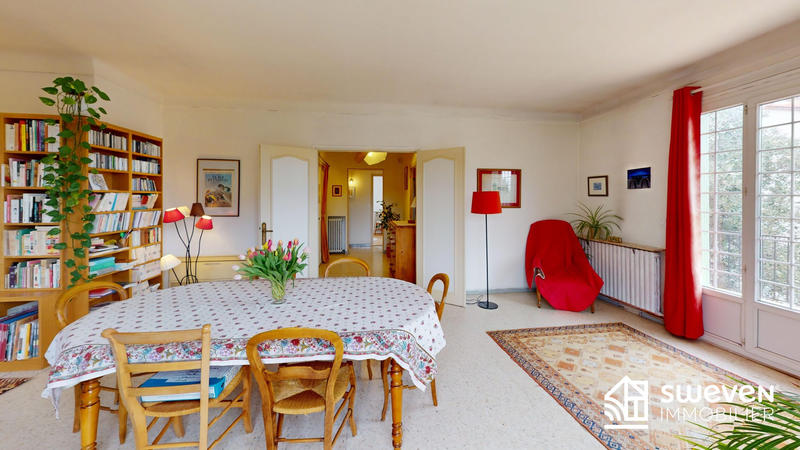 Maison traditionnelle - 220 m² - 7 pièces