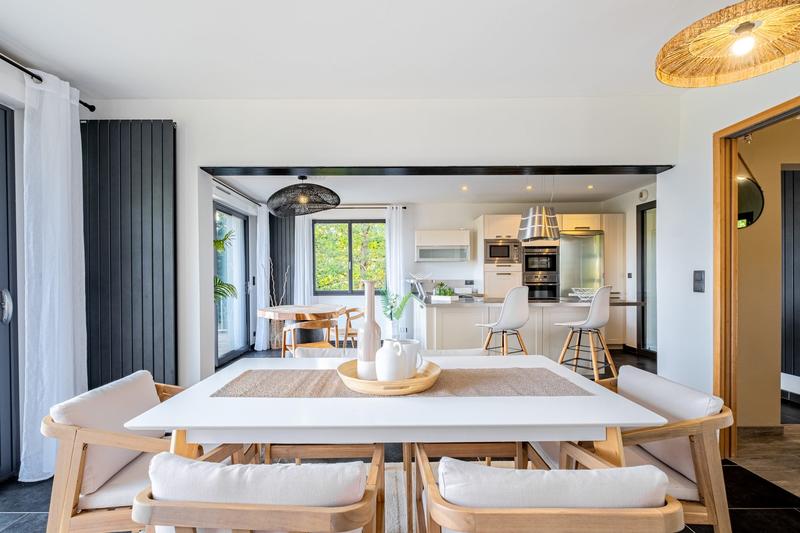 Maison - 210 m² - 7 pièces