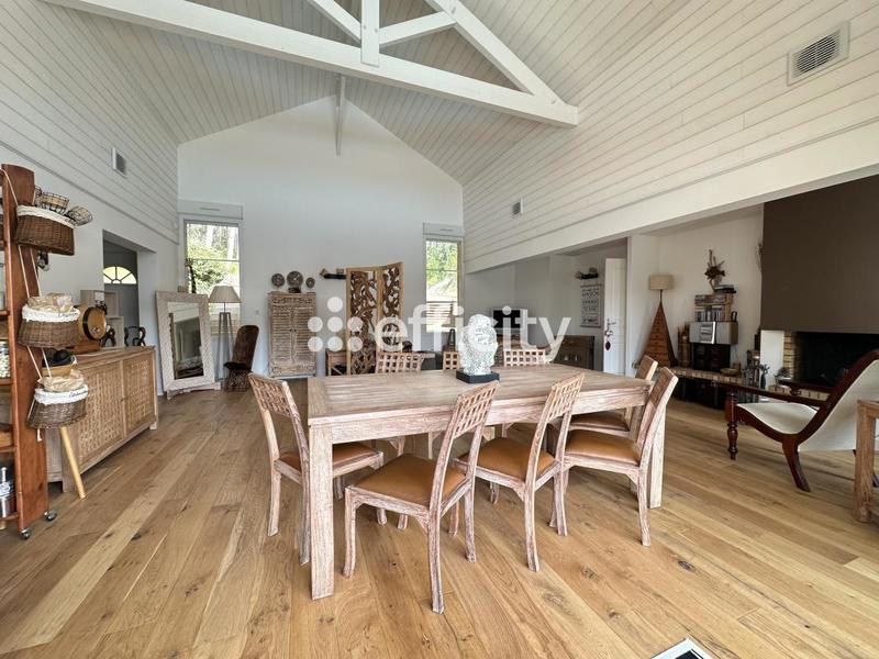 Maison - 140 m² - 5 pièces