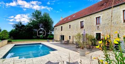 Demeure - 326 m² - 11 pièces