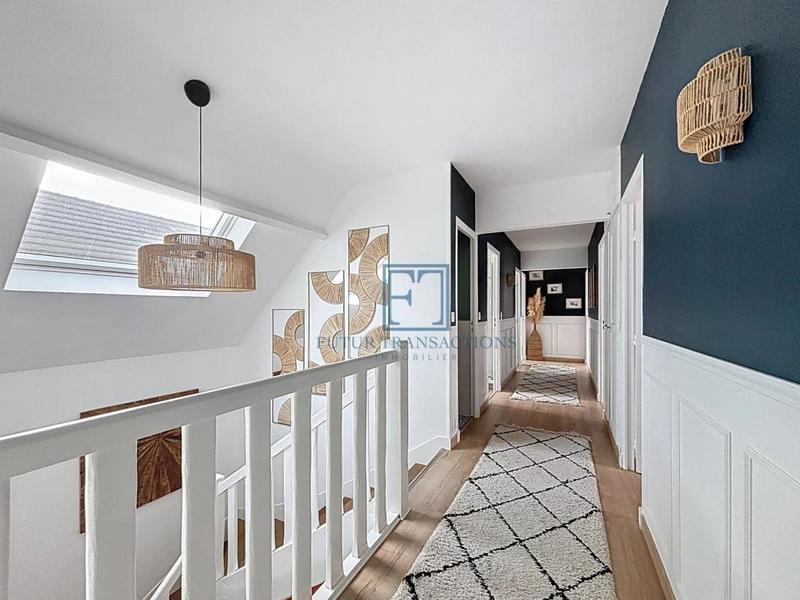 Maison - 211 m² - 9 pièces