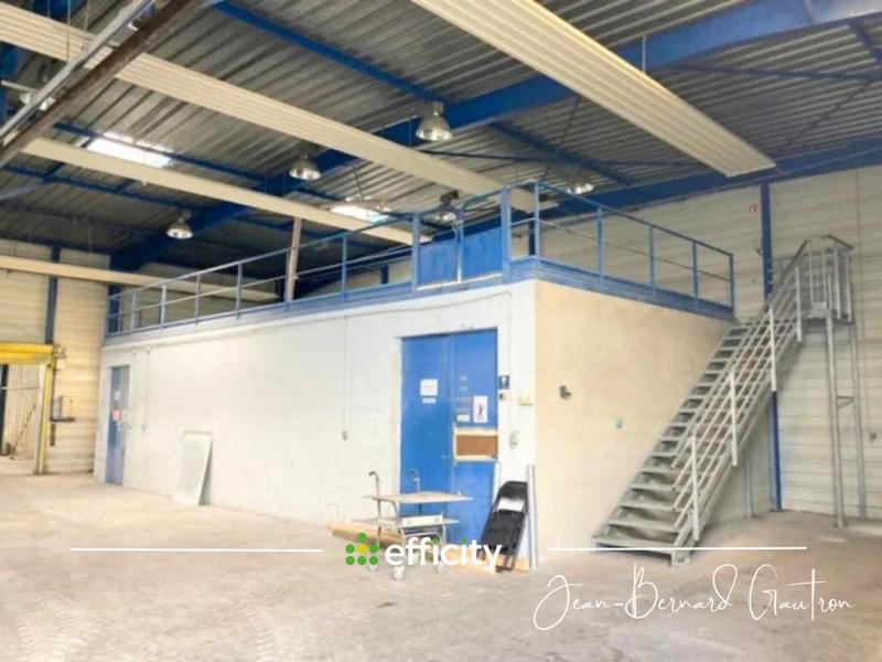 Entrepôt - 2 650 m² - 6 pièces