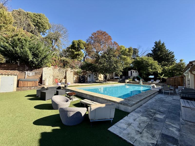 Villa - 280 m² - 8 pièces