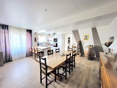 Maison - 186 m² - 8 pièces