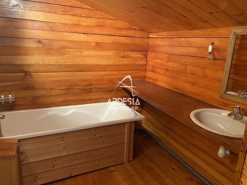 Maison - 180 m² - 9 pièces