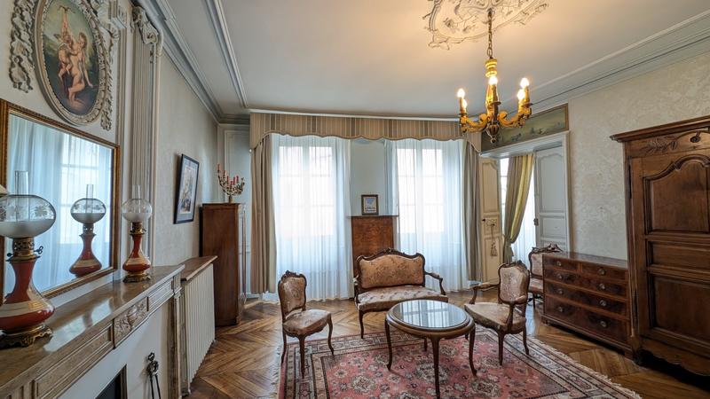 Maison - 280 m² - 9 pièces