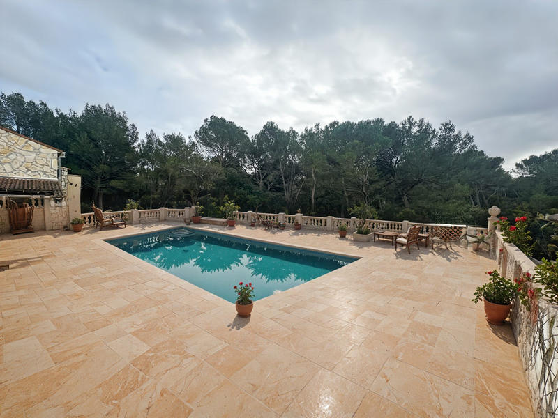 Villa - 200 m² - 12 pièces