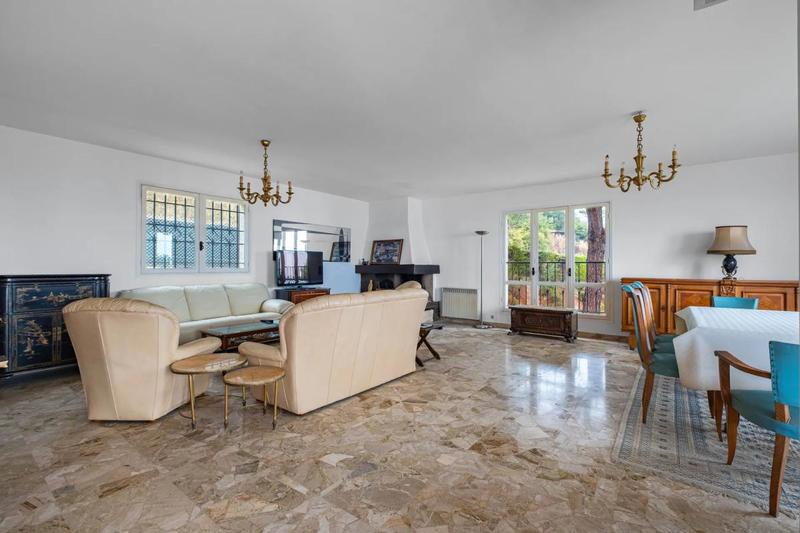 Maison - 200 m² - 6 pièces