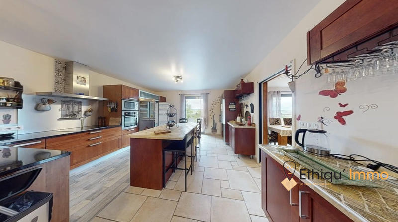 Maison - 316 m² - 8 pièces