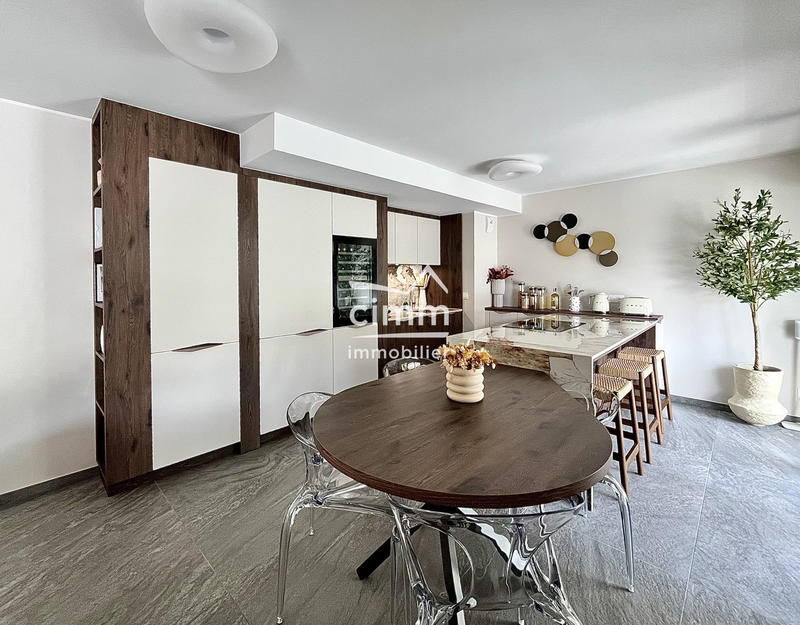 Appartement - 100 m² - 4 pièces