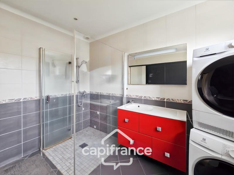 Maison - 222 m² - 6 pièces