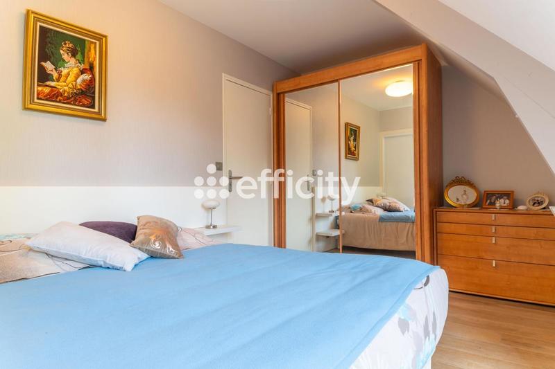 Maison - 232 m² - 11 pièces