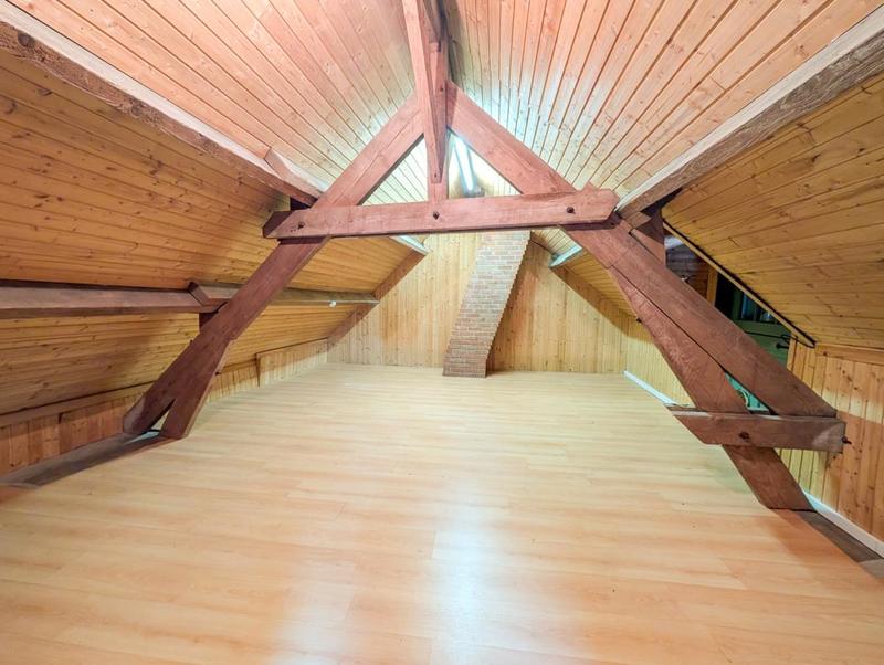 Propriété - 325 m² - 13 pièces