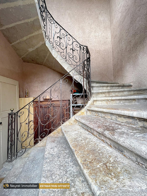 Appartement - 150 m² - 6 pièces