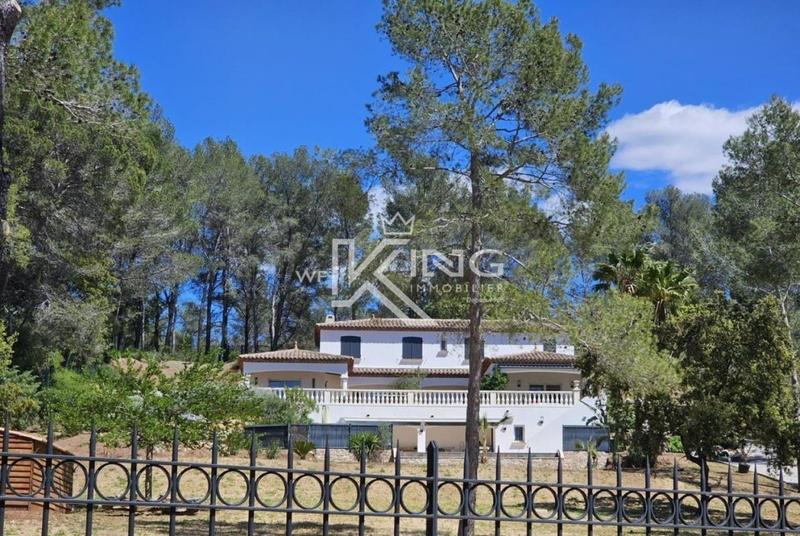 Villa - 220 m² - 7 pièces