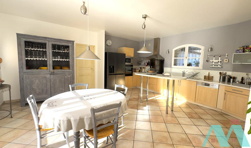 Maison - 185 m² - 5 pièces