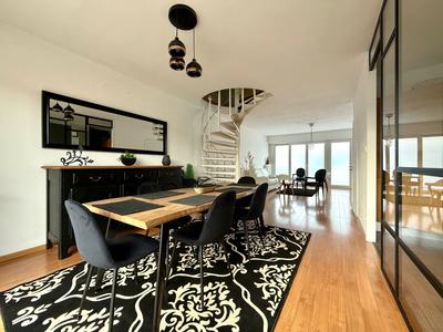 Maison - 121 m² - 5 pièces