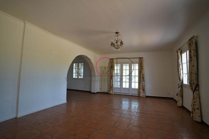 Villa - 235 m² - 9 pièces