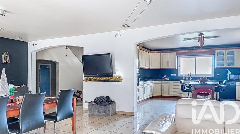 Maison - 250 m² - 7 pièces