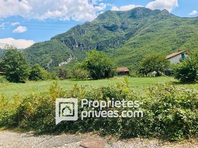 Terrain constructible - 1 500 m²