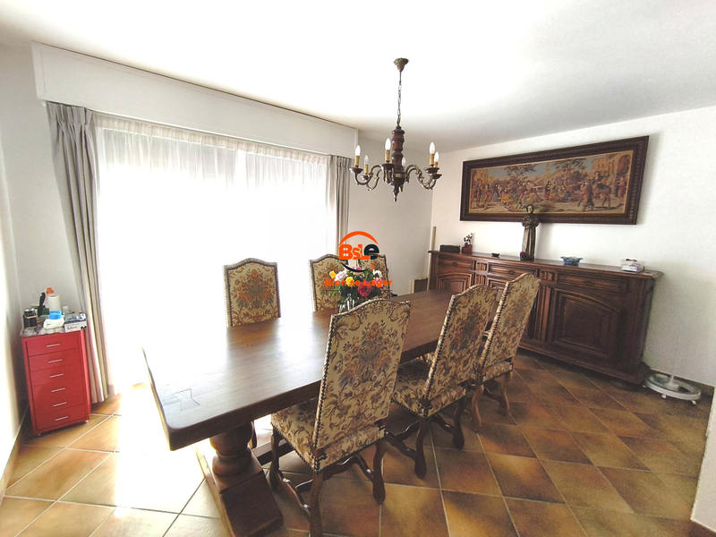 Villa - 223 m² - 9 pièces