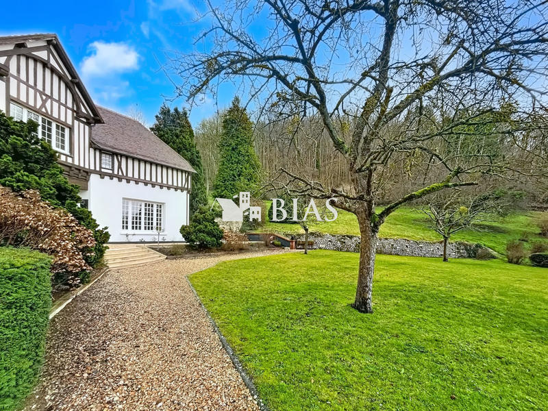 Maison - 350 m² - 12 pièces