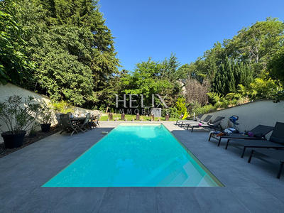 Maison - 350 m² - 8 pièces