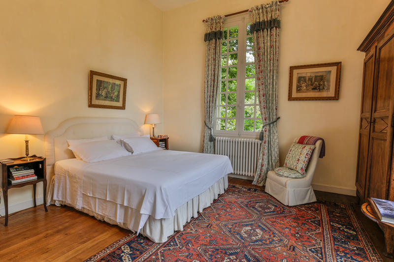 Château - 1 302 m² - 25 pièces